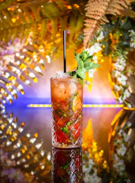 No.5 Dining & Lounge