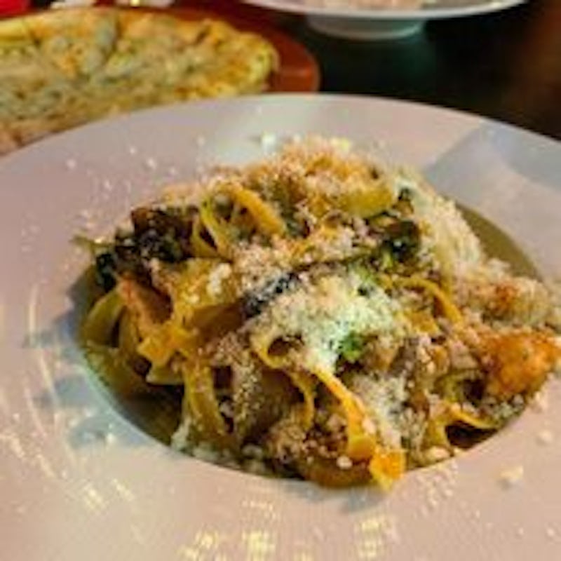 Muratis Pizzeria (Newport Restaurant)