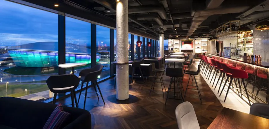 Radisson Red Rooftop Bar _ Offizielle Website von Radisson Hotels – WAMWHM