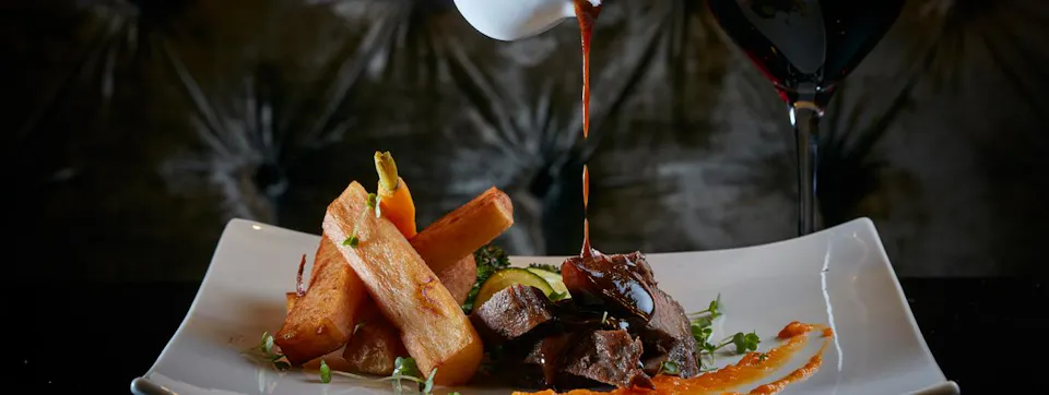 Q Bar & Restaurant