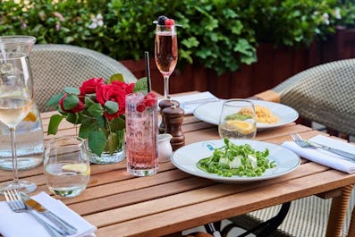 The Rose & Crown Clapham Old Town