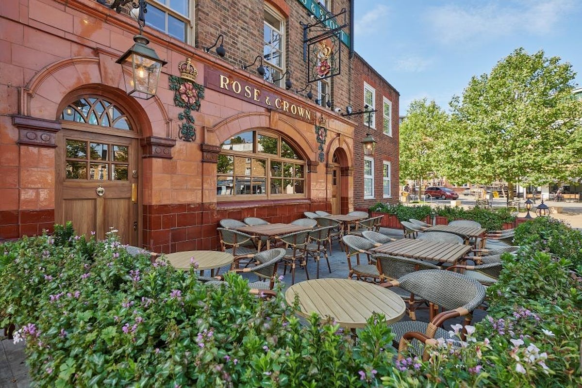 The Rose & Crown Clapham Old Town