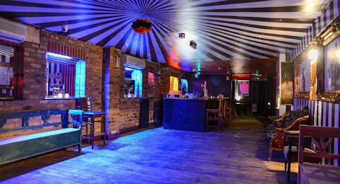 Tipsy Bar