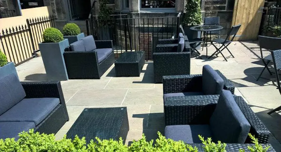 Quinta Bar and Grill