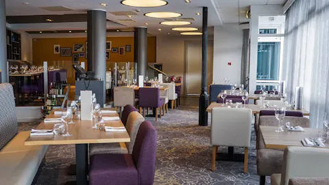 Locks Restaurant at Holiday Inn Ellesmere Port