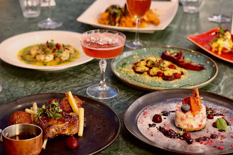 Square Grill Restaurant & Piano Bar
