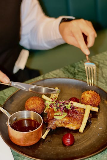 Square Grill Restaurant & Piano Bar