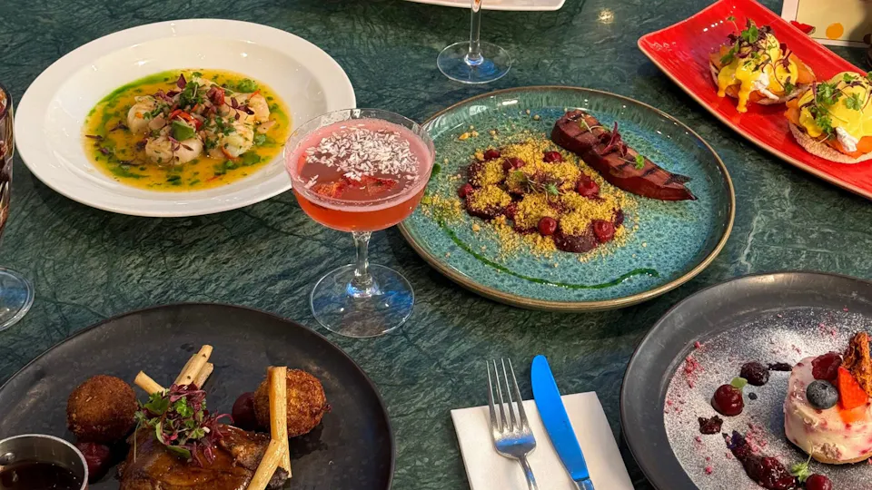 Square Grill Restaurant & Piano Bar