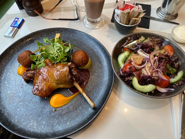 Square Grill Restaurant & Piano Bar