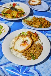 Plaza Khao Gaeng 