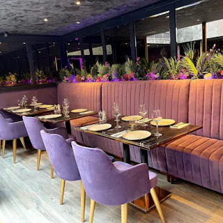 GRÄS Restaurant & Lounge