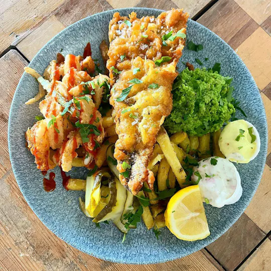 Lucky Beach Café