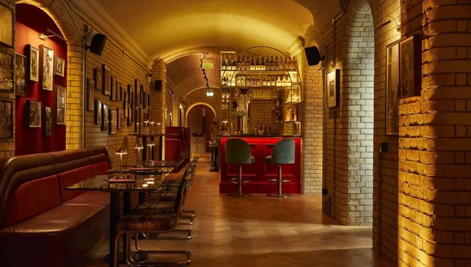 Larry's Bar, London - Restaurant Review, Menu, Opening Times