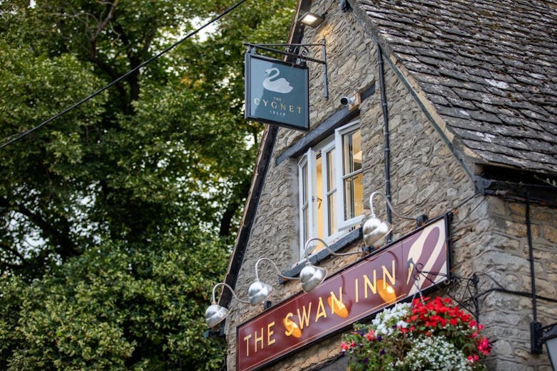 at the Swan Inn, Oxfordshire Restaurant Review, Menu, Opening Times