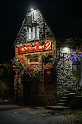 at the Swan Inn, Oxfordshire Restaurant Review, Menu, Opening Times