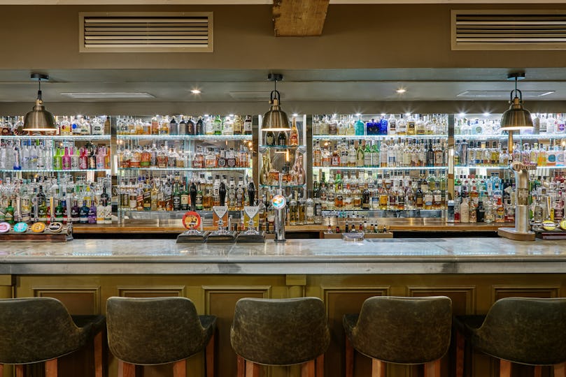 Waterside Bar & Restaurant at Lion Quays Resort