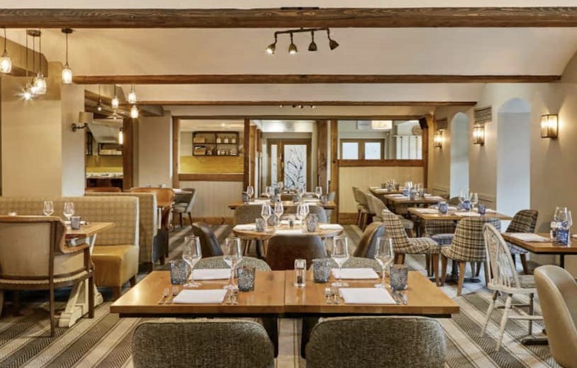 Waterside Bar & Restaurant at Lion Quays Resort