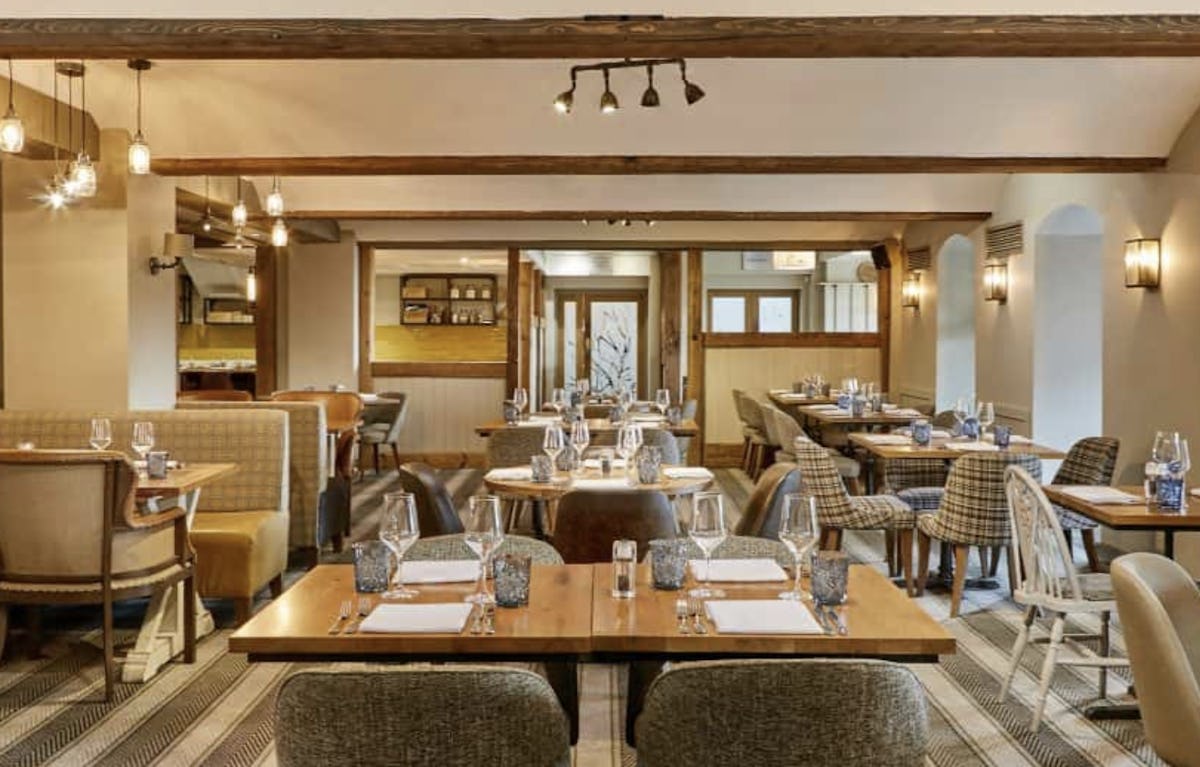 Waterside Bar & Restaurant at Lion Quays Resort