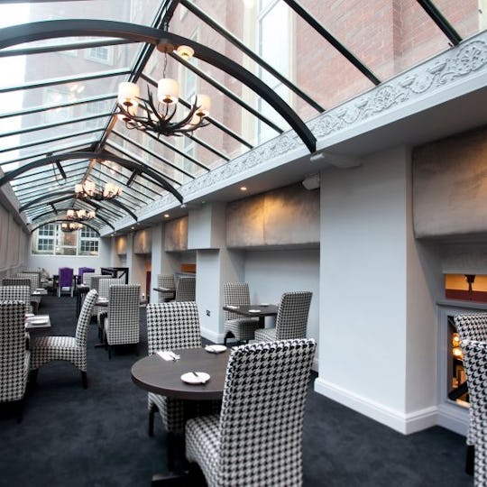 No/6 Bar & Lounge