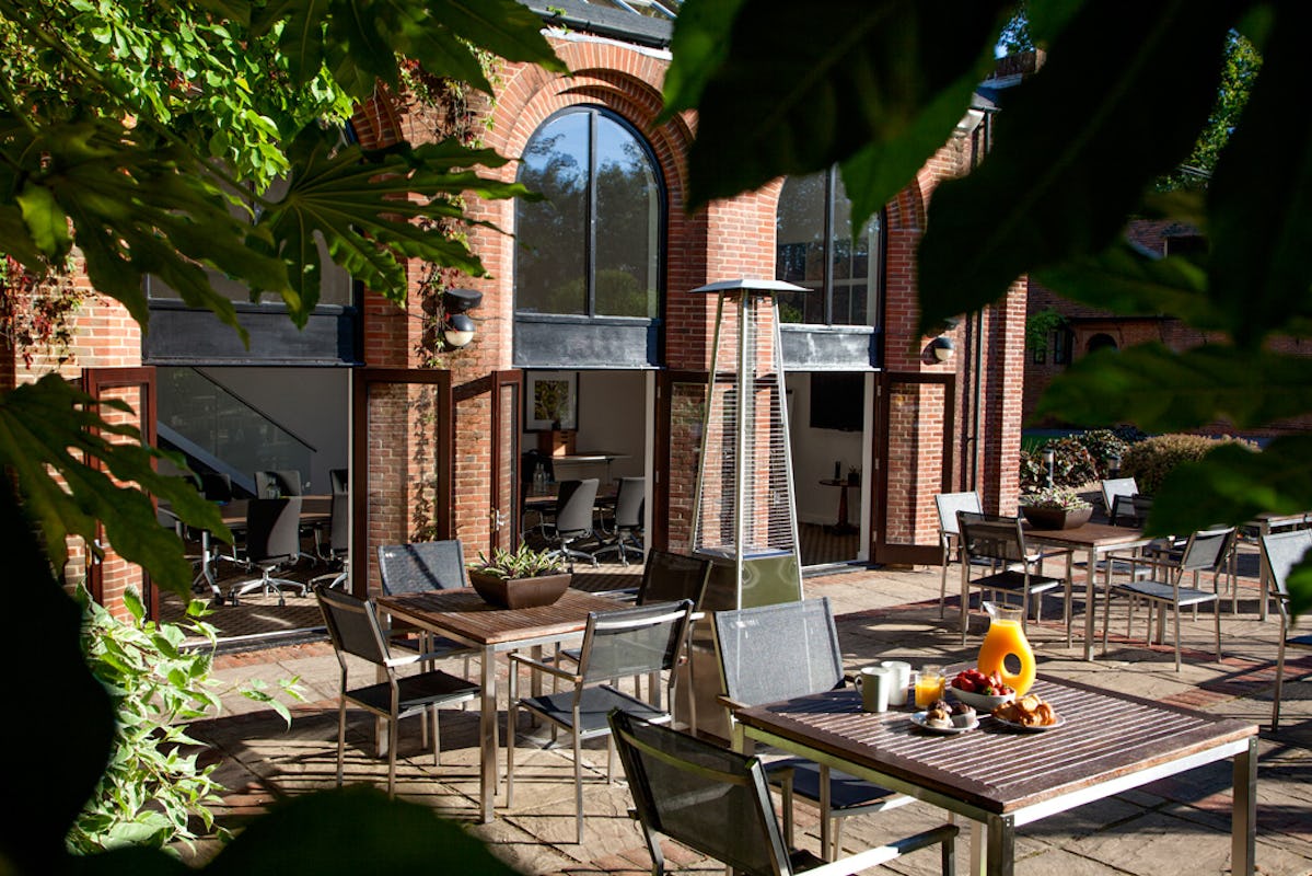 New Place Hotel 