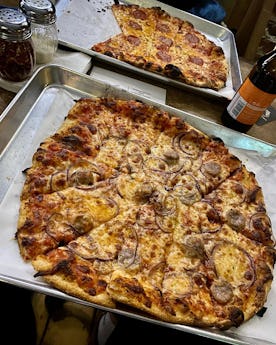 Lenny's Apizza at The Bedford Tavern