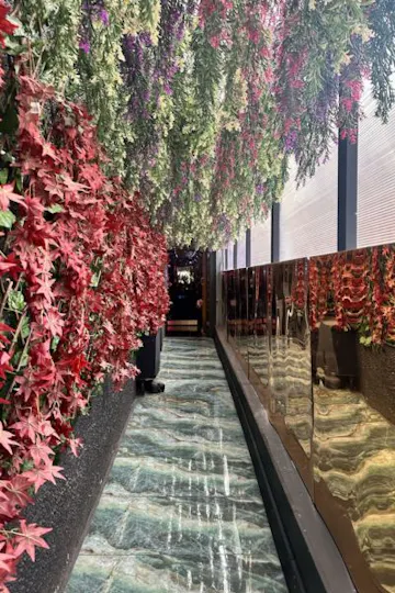 Flowers Lounge