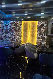 Flowers Lounge