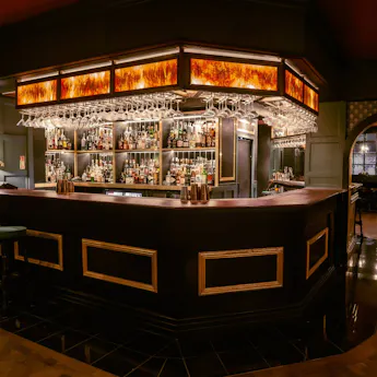 135 Bar & Lounge