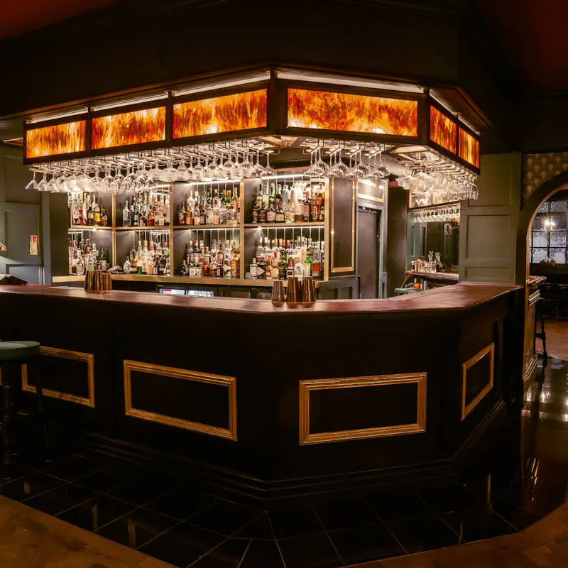 135 Bar & Lounge