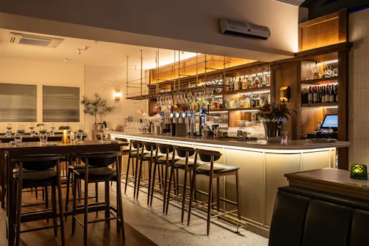 mrDeanes Bistro, Bar & Social