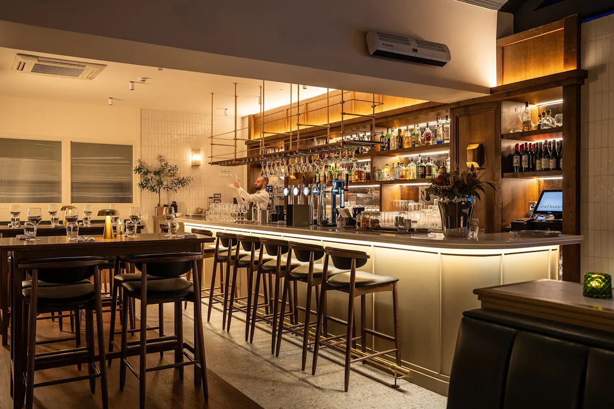 mrDeanes Bistro, Bar & Social