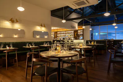 mrDeanes Bistro, Bar & Social