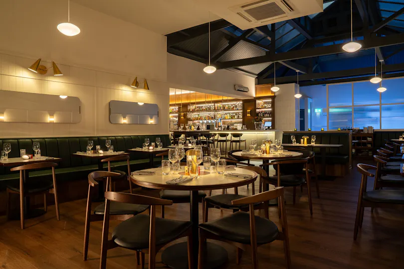 mrDeanes Bistro, Bar & Social