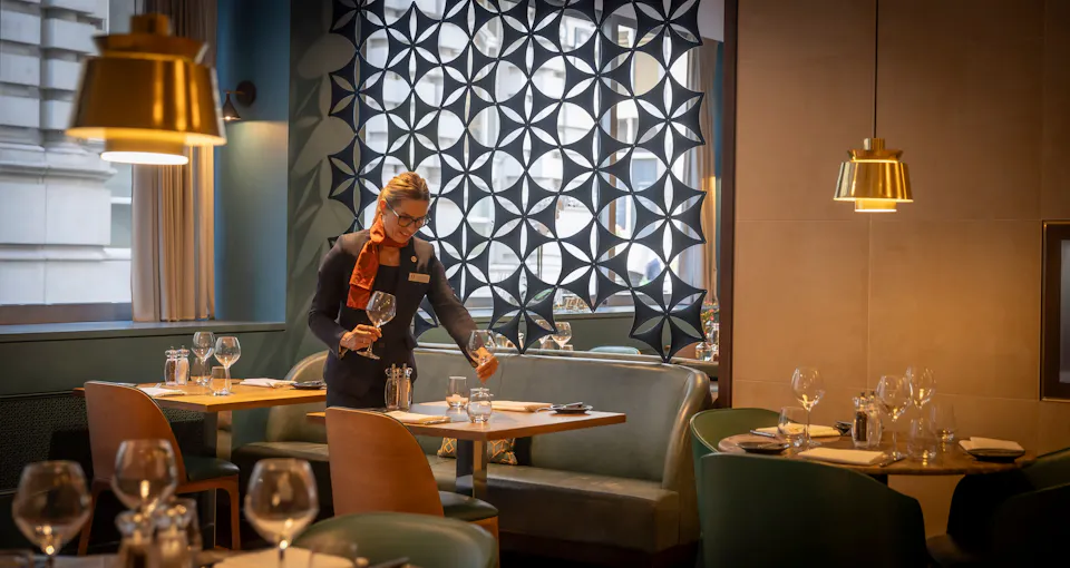 The Avenue Bar & Restaurant at Clayton Hotel London Wall