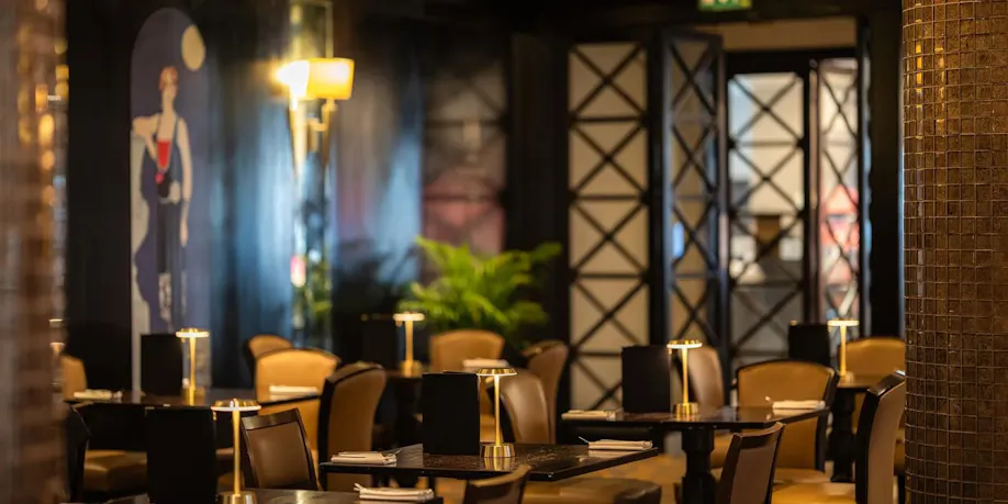 Atrium Bar & Restaurant at The President Hotel