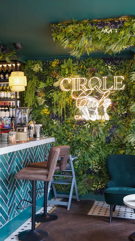 Cirqle Cafe & Bar