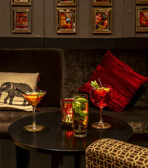 La Petite Bar & Grill