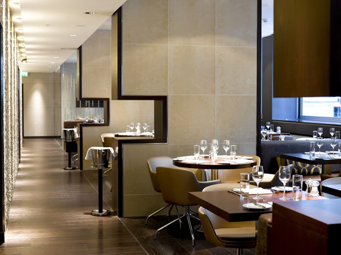Off The Wall Restaurant at the Apex London Wall Hotel