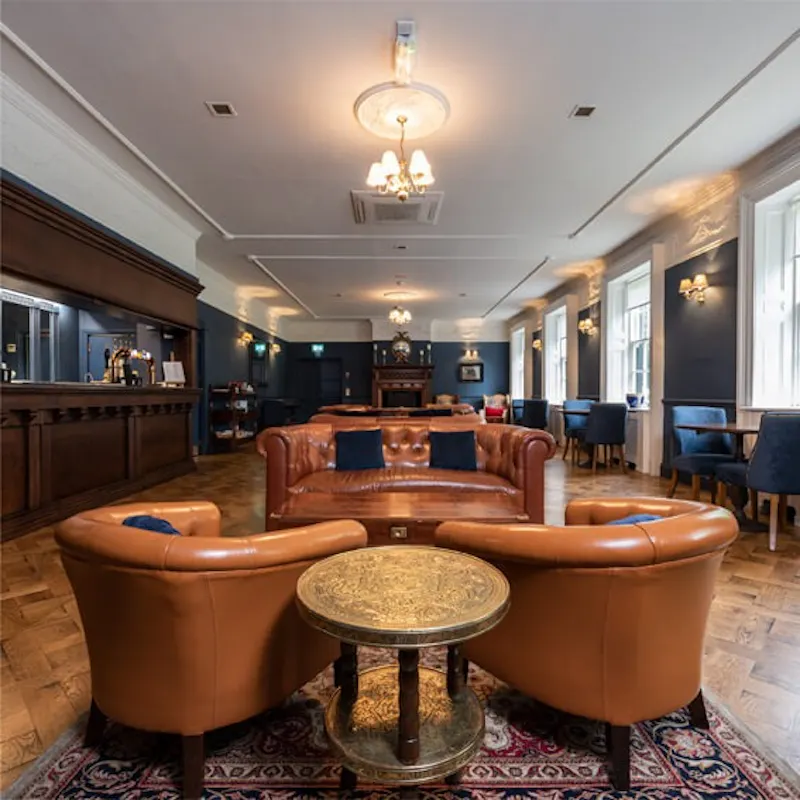Squires Lounge & Bar 