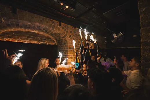 Luna Lounge & Club