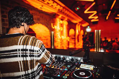 Luna Lounge & Club