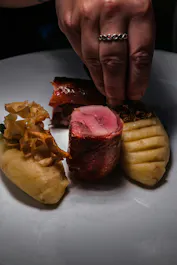 Fourwards Restaurant 