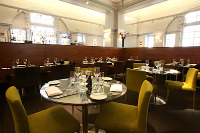 113 Restaurant & Bar