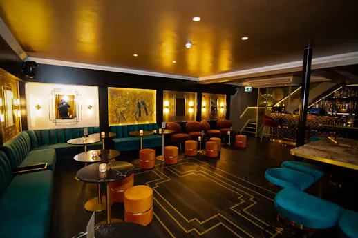 Pavona Bar & Restaurant
