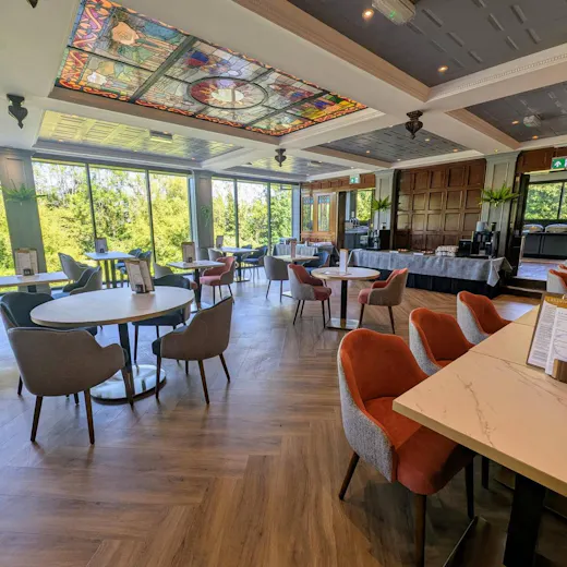 Lakeview Lounge & Bar