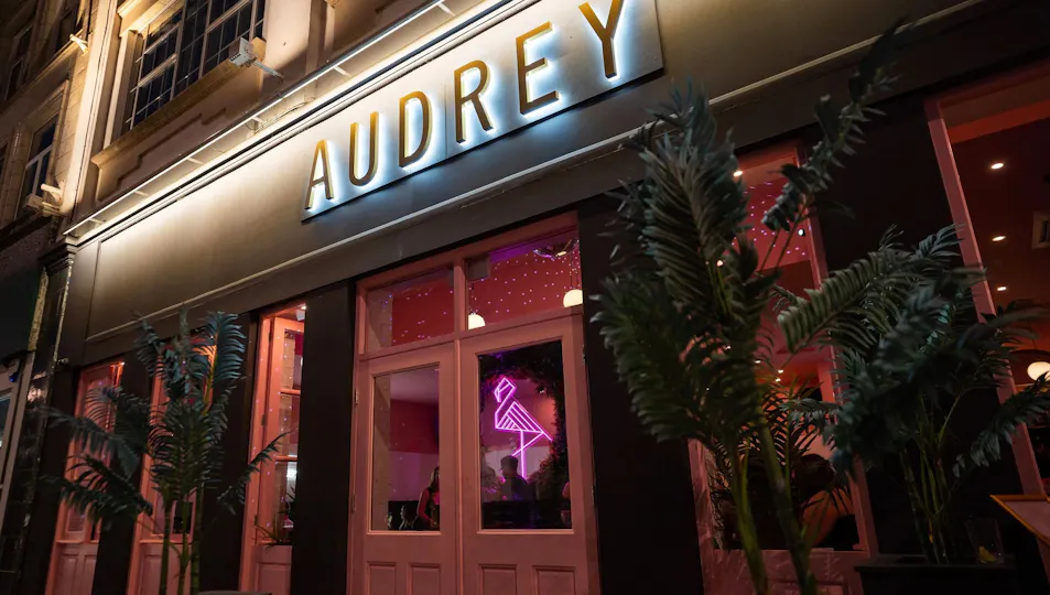 Audrey Bar