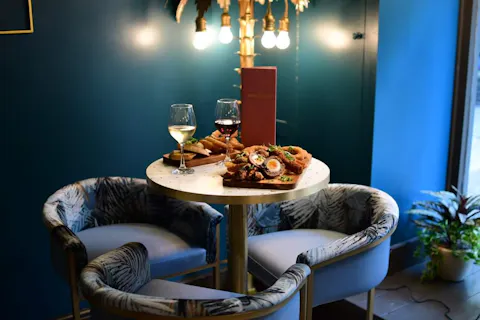 Social8 Lounge