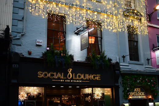 Social8 Lounge