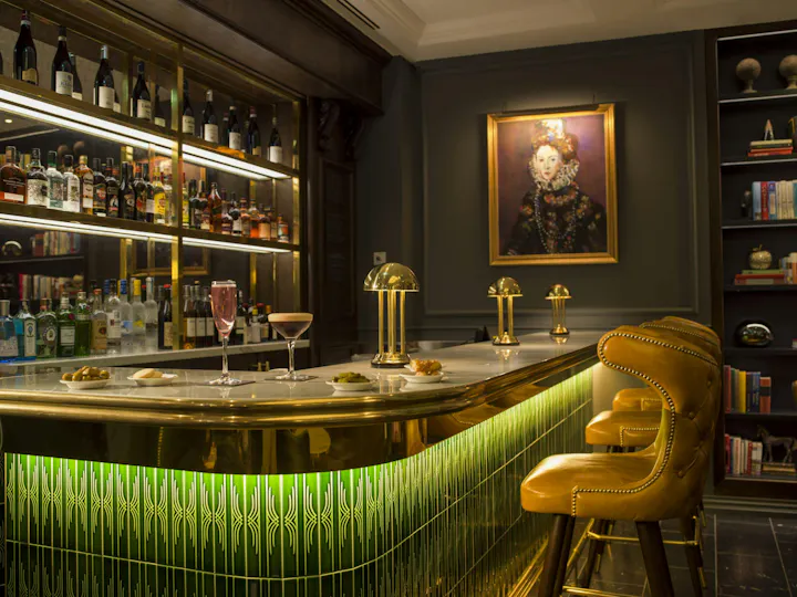 Dining Room at the Guardsman Buckingham Gate