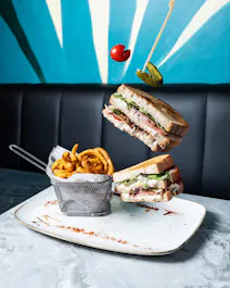 Harleys Bistro & Lounge